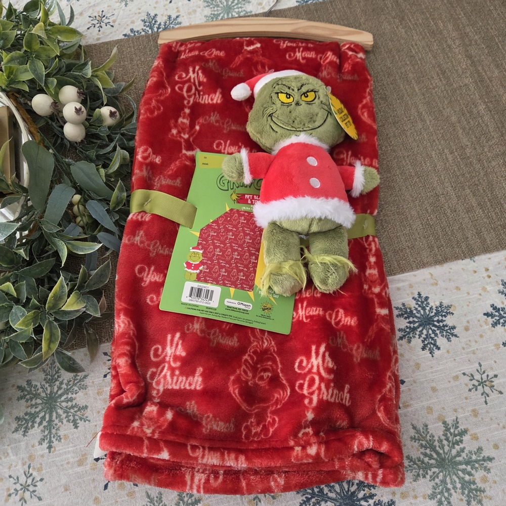 Red Grinch Blanket with Plush Toy